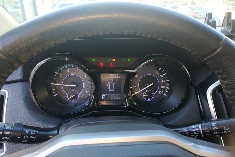 Used JMC Yusheng S350 2016 2.0T Automatic 4x4 Gasoline Luxury Version with Sunroof 7 Seats
