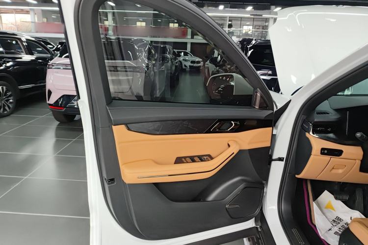 Used Lynk & Co 09 2021 2.0T Halo Six-Seater
