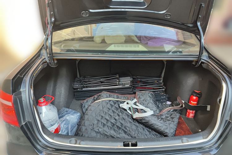 Used Volkswagen Lavida 2013 1.6L Automatic Luxury Edition Trunk