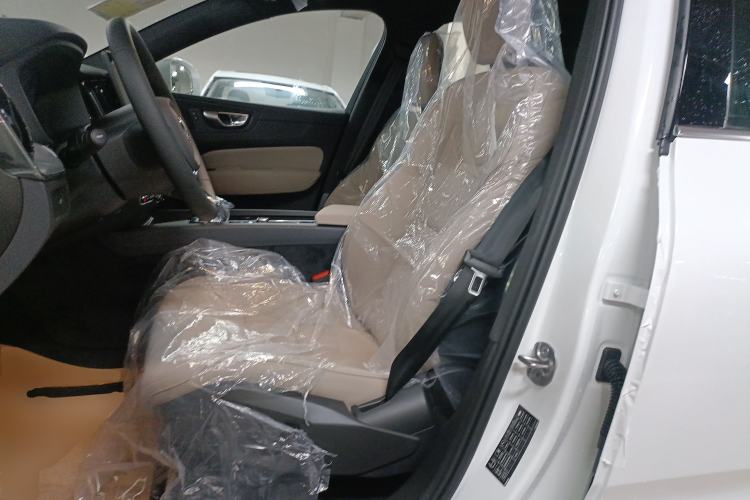 Used Volvo XC60 2026 B5 4x4 Smart Luxury Edition