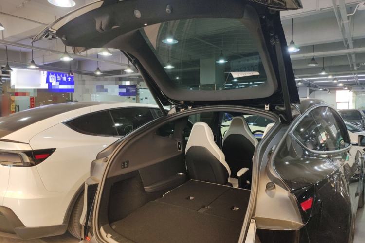 Used Tesla Model Y L 2025 Model Long-Range All-Wheel-Drive Version