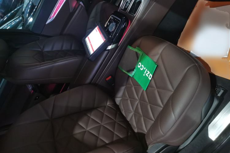 Used BMW 7 Series 2023 735Li Luxury Package Right Front Seat