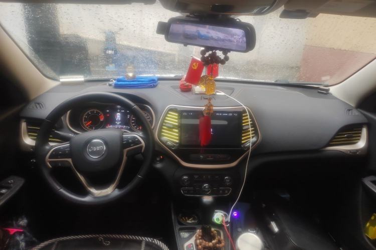 Used Jeep Cherokee 2016 2.0L Superior Edition
