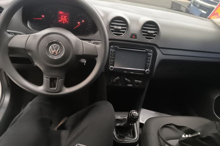 Used Volkswagen Jetta 2015 1.6L Manual Fashion Edition Center Console