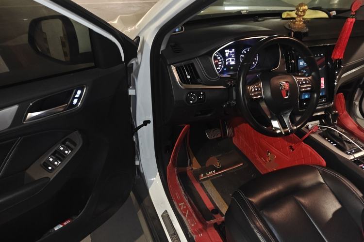 Used Roewe RX5 2016 20T Two-Wheel Drive Automatic Internet Smart Edition
