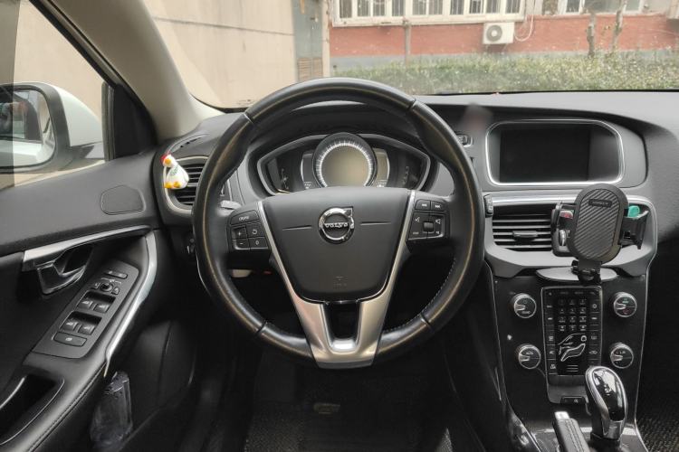Used Volvo V40 2017 T3 Zhiyi Edition