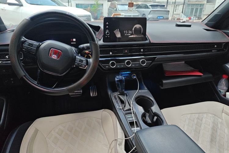 Used Honda Civic 2022 240TURBO CVT Dynamic Edition Center Console