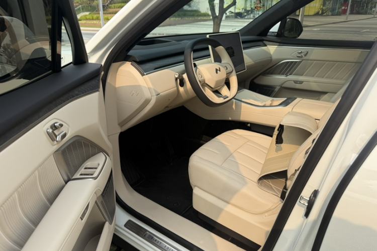 Used ONVO Luxeed L90 2025 Model—Ultra Six-Seater Version Left Front Seat