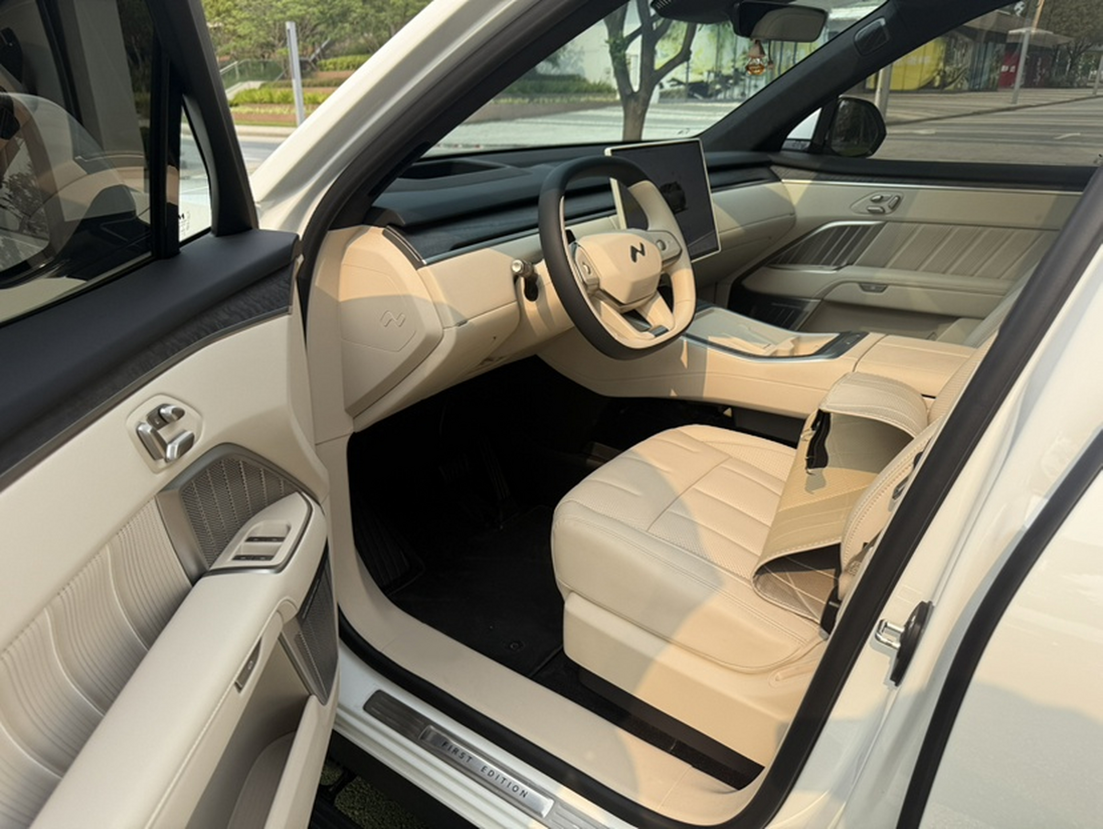 Переднее сиденье в автомобиле