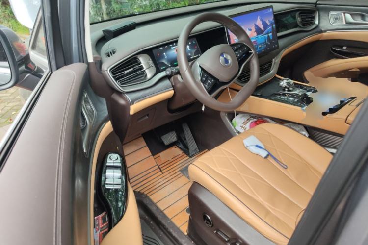 Used Denza D9 2024 DM-i 1050 Luxury Model