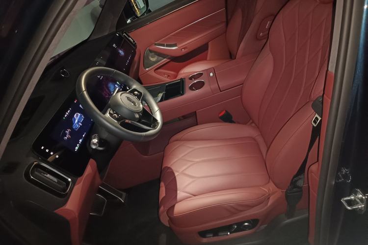 Used Hima AITO M8 2025 Extended-Range Ultra Version 53.4 kWh 5-Seater Edition Left Front Seat