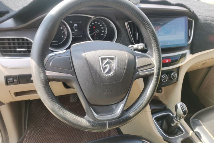 Used Baojun 730 2016 Revised 1.5L Manual Standard Version 7 Seats China V Emission Standard Steering Wheel