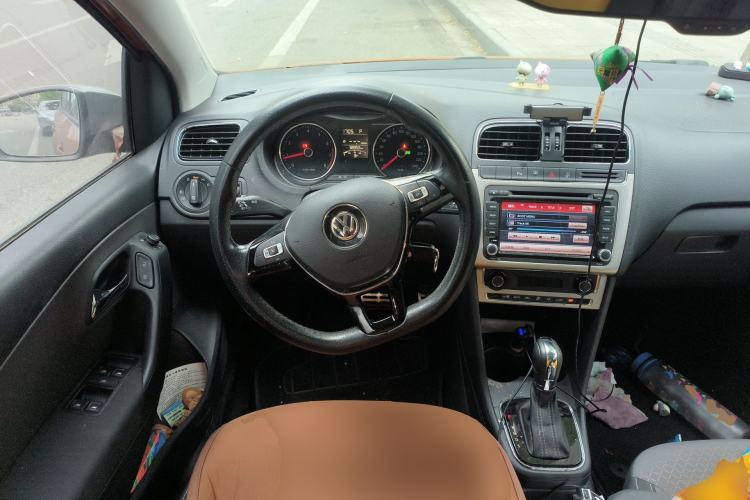 Used Volkswagen Polo 2014 1.6L Cross Polo Automatic Steering Wheel