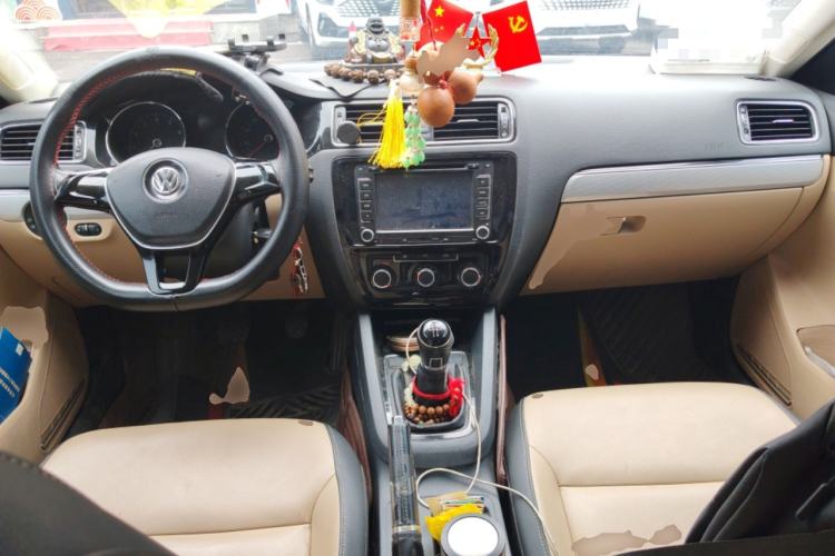 Used Volkswagen Sagitar 2015 1.6L Manual Comfort Model