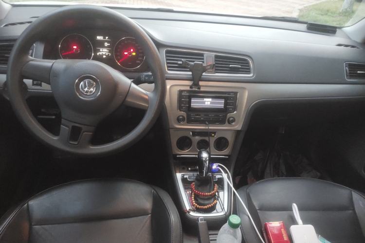 Used Volkswagen Lavida 2013 Restyled Classic 1.6L Automatic Comfort Edition Center Console