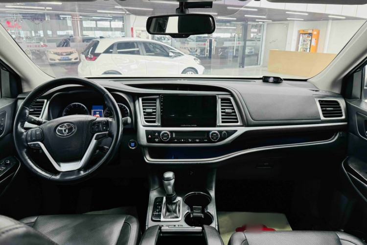 Used Toyota Highlander 2017 2.0T Four-Wheel Drive Ultimate Edition 7 Seats Interior 2