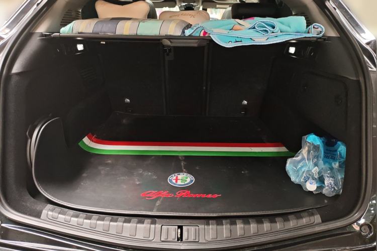 Used Alfa Romeo Stelvio 2017 2.0T 200HP Luxury Edition Trunk