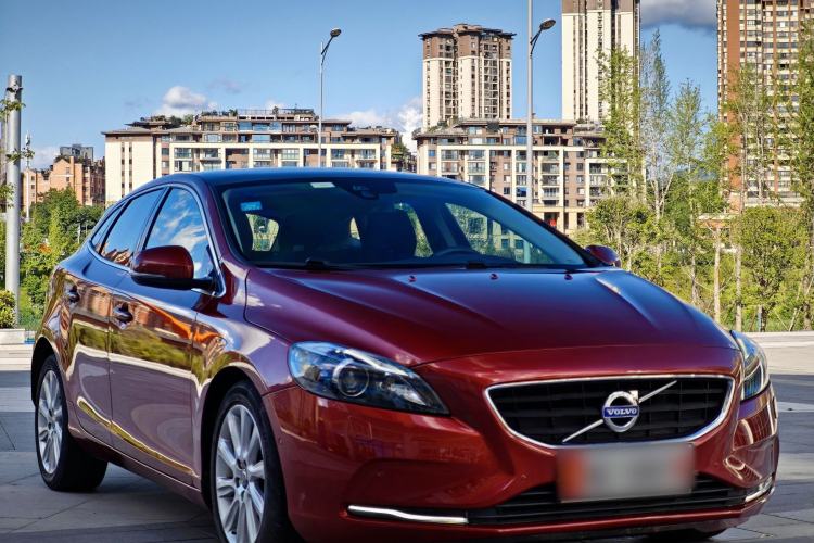 Used Volvo V40 2015 1.6T Zhiya Edition
