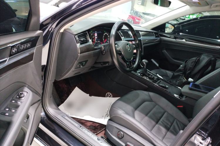 Used Volkswagen Phideon 2019 380TSI Two-Wheel Drive Business Edition China VI Standard
