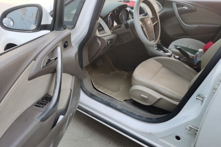 Used Buick GT 2013 GT 1.6L Automatic Fashion Edition Driver Seat