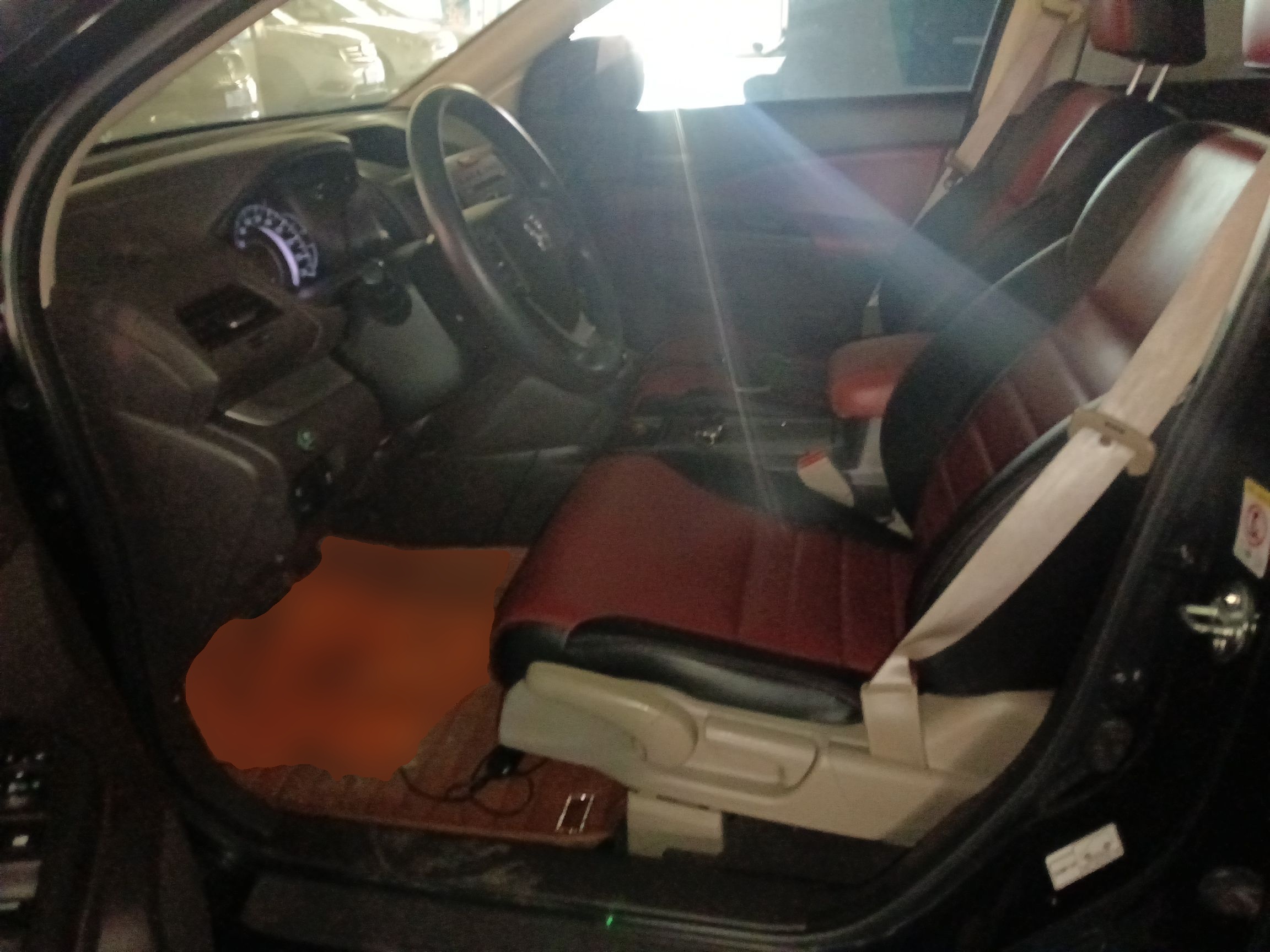 المقاعد الأمامية داخل السيارة