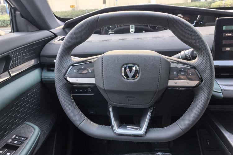 Used Changan UNI-V iDD 2024 Blue Whale Smart Electric iDD 136km Smart & Fun Model