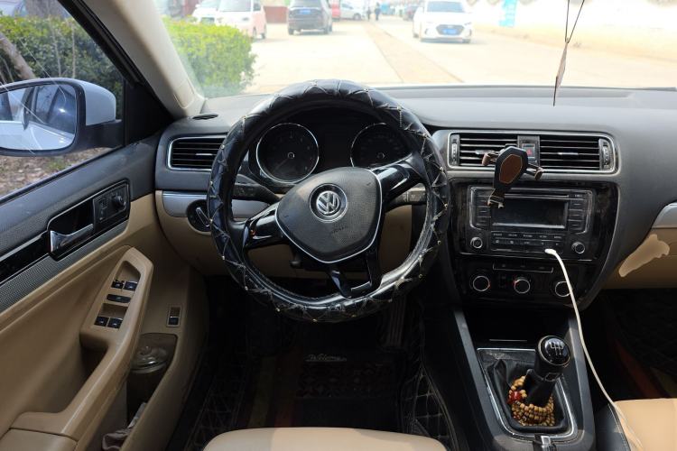 Used Volkswagen Sagitar 2015 1.6L Manual Comfort Model