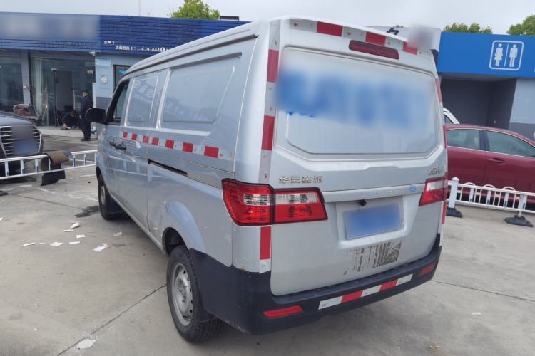 Used Jinbei Hiace X30 2023 1.5L Super-Enjoyment Van 2/5 Seats Non-Air-Conditioned Version SWC15M Exterior 2