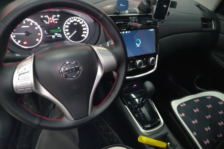 Used Nissan Tiida 2024 1.6L CVT Cool Dynamic Edition Center Console