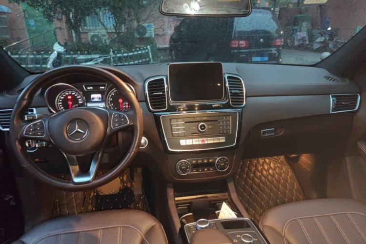 Used Mercedes-Benz GLE 2018 GLE 320 4MATIC Dynamic Edition Collector's Edition Center Console