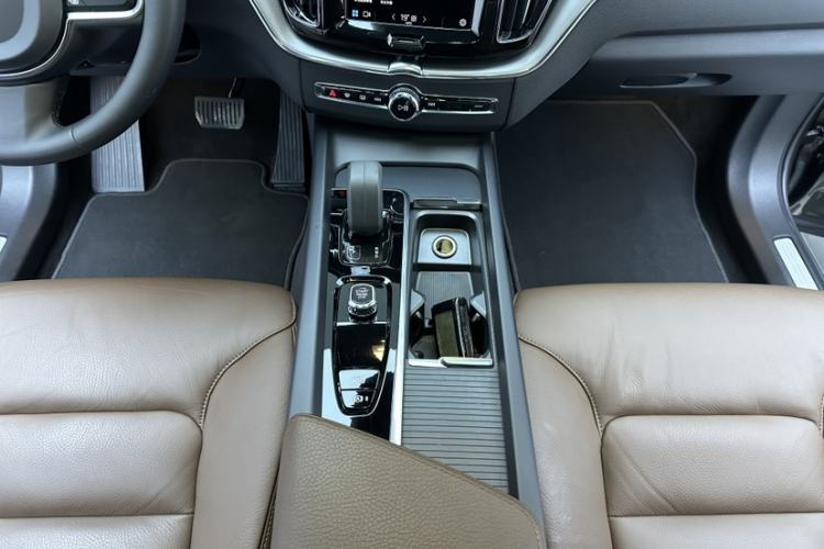 Used Volvo XC60 2022 B5 4x4 Zhiyi Luxury Edition