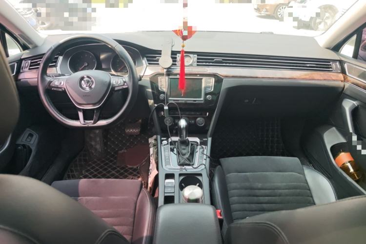 Used Volkswagen Magotan 2017 330TSI DSG Luxury Model Center Console