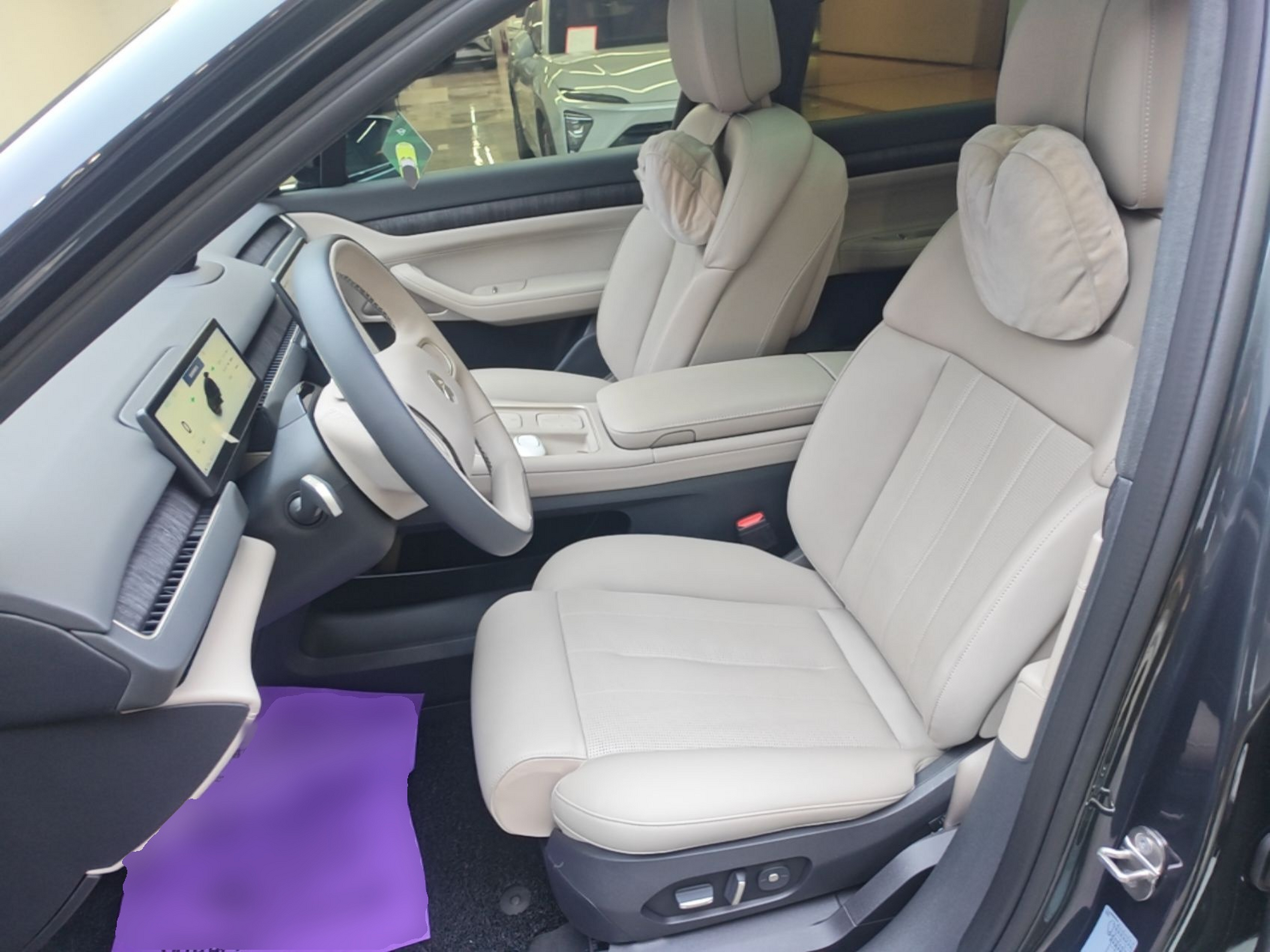 Переднее сиденье в автомобиле