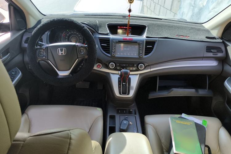 Used Honda CR-V 2012 2.4L four-wheel drive luxury version Center Console