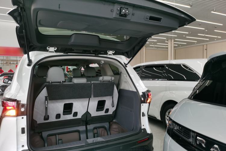 Used Toyota Granvia 2024 2.5L Hybrid Comfort Edition
