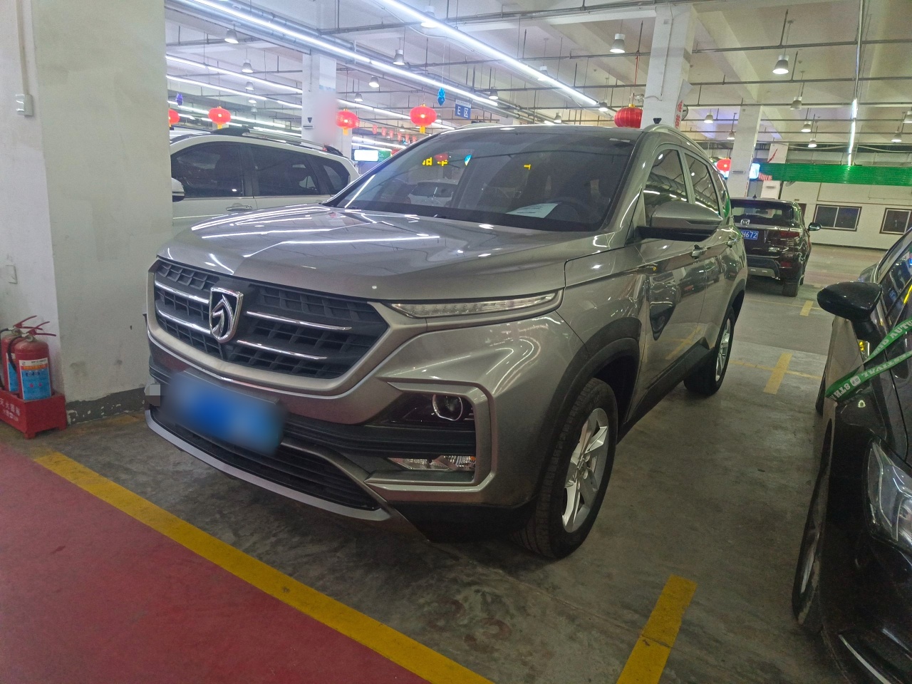 تحت مقدمة السيارة