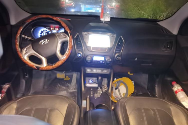 Used Hyundai ix35 2013 2.0L Automatic Two-Wheel Drive Leading GLX China IV Standard Center Console