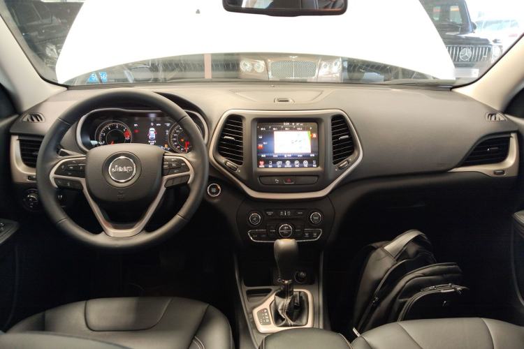 Used Jeep Cherokee 2017 2.0L Superior Edition Center Console