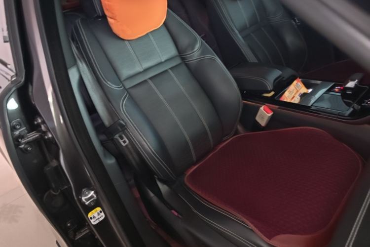 Used Land Rover Range Velar 2022 250 PS Sparkling Heritage Edition Right Front Seat