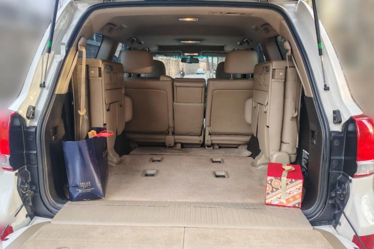 Used Toyota Land Cruiser 2010 4.0L Automatic VX Trunk