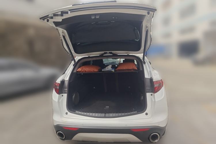 Used Alfa Romeo Stelvio 2017 2.0T 280HP Luxury Edition Trunk