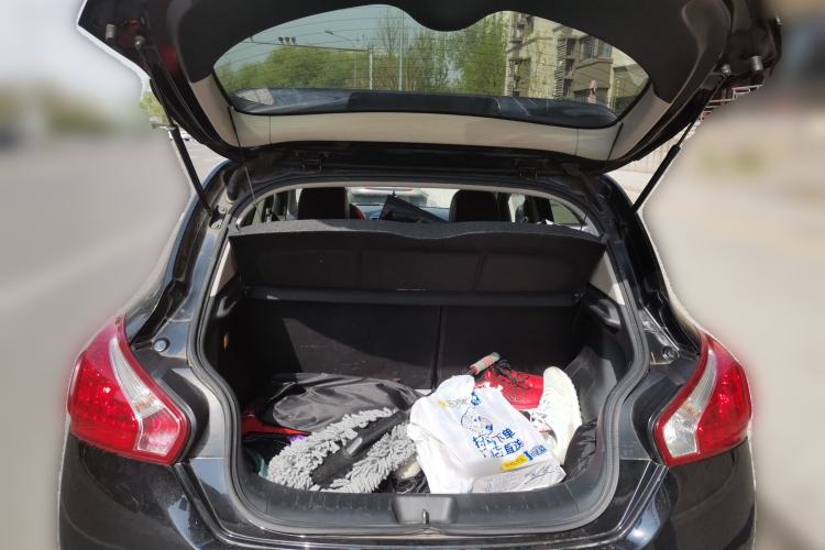 Used Nissan Tiida 2013 1.6L CVT Cool Cafe Edition Trunk