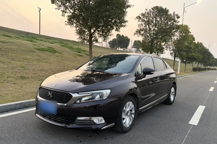 Used DS 5LS 2014 1.8L automatic Comfort version VTi140