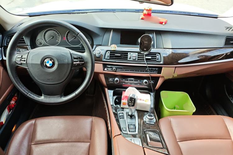 Used BMW 5 Series 2014 525Li Leading Model Center Console