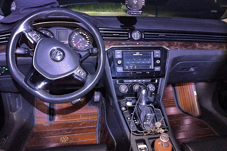 Used Volkswagen Magotan 2018 330TSI DSG Advanced Model Center Console