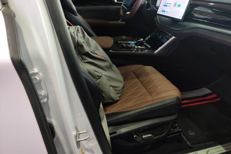 Used BYD Tang New Energy 2023 DM-i Champion Edition 112KM Prestige Model Right Front Seat