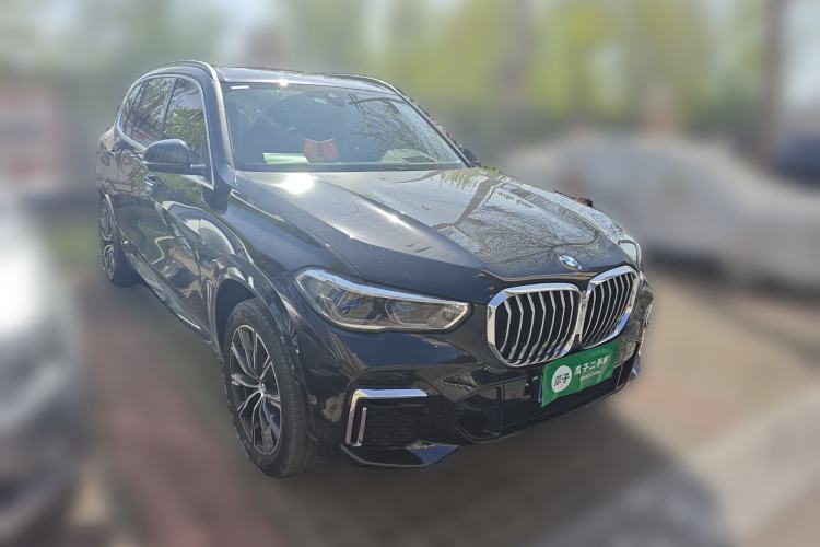 Used BMW X5 2022 Restyled xDrive 30Li Luxury Version M Sport Package Front Right 45 Deg