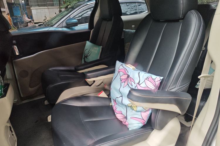 Used Buick GL8 2023 Land Executive Class Comfort Model