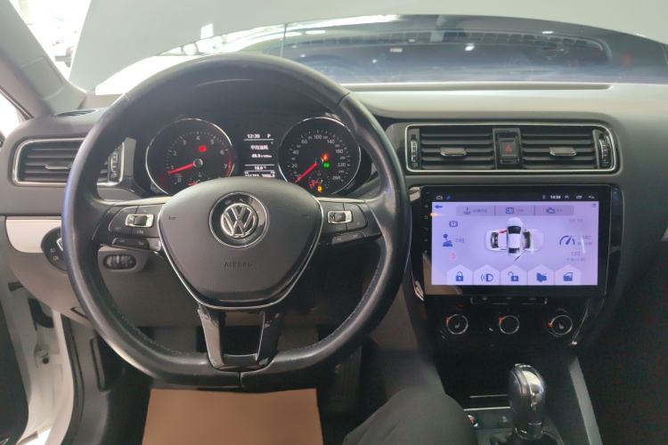 Used Volkswagen Sagitar 2018 180TSI DSG Prestige Edition Center Console