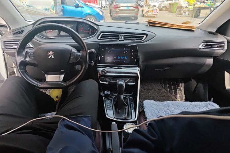 Used Peugeot 308 2016 1.6L Automatic Fashion Edition Center Console